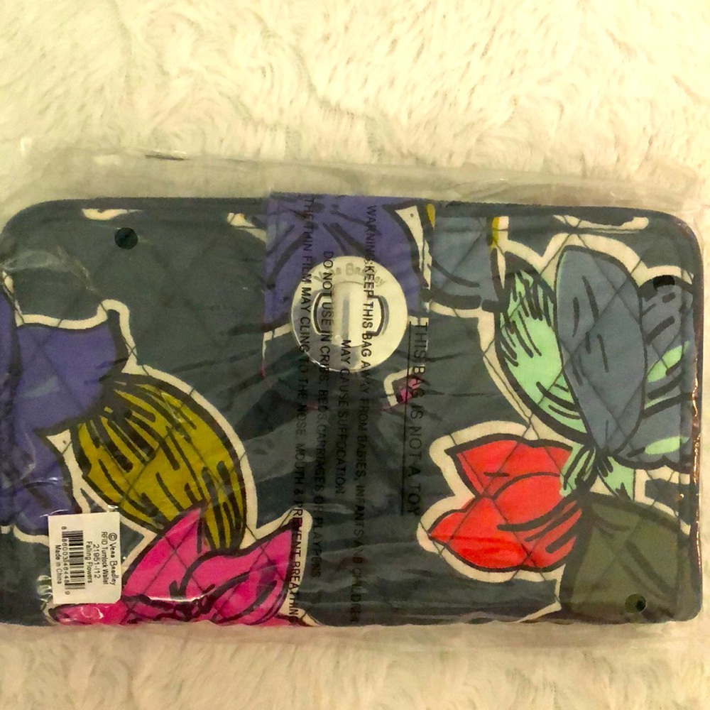 Vera BradleyRFID Turnlock Wallet
